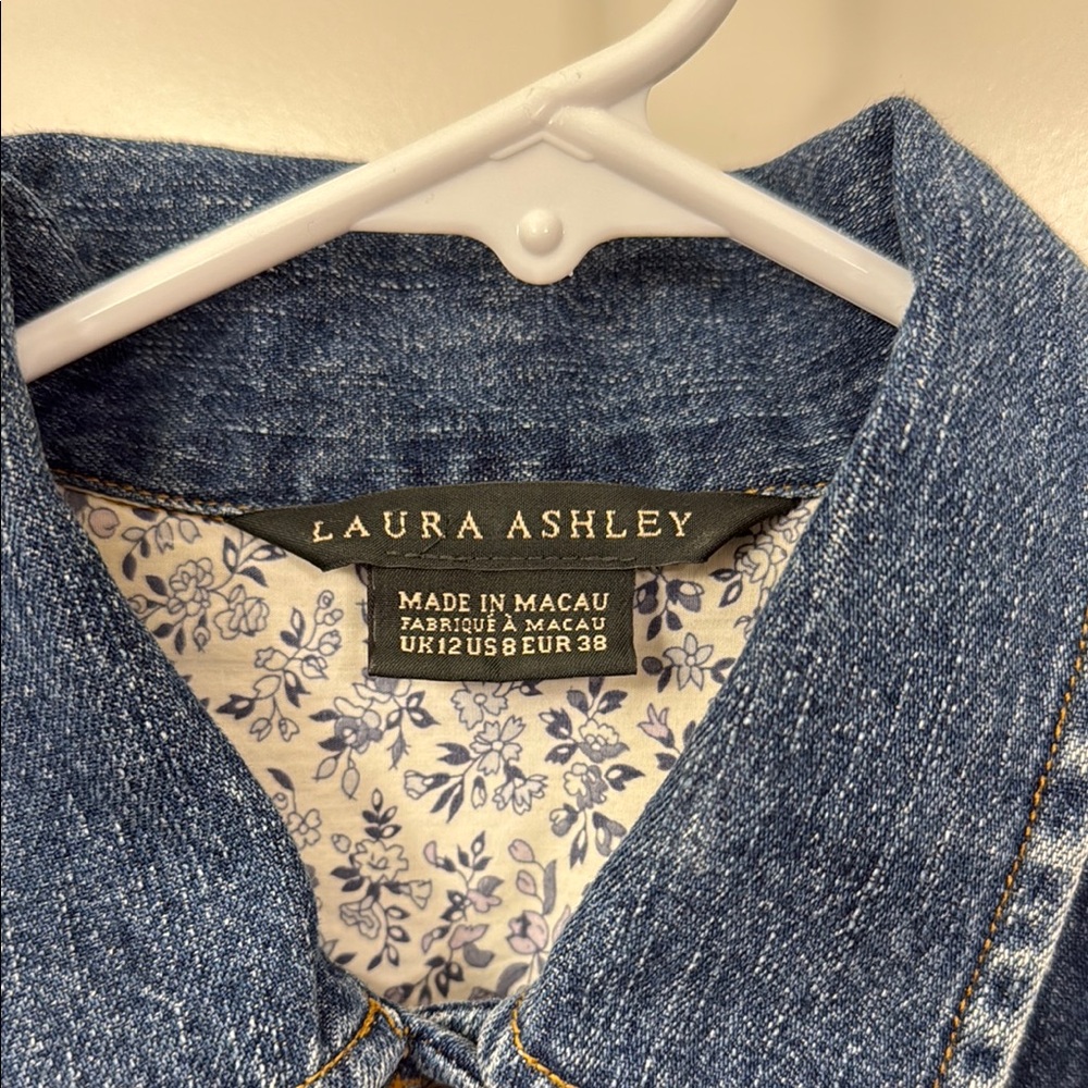 LAURA ASHLEY vintage Denim Blue Short Shirt - Picture 2 of 10